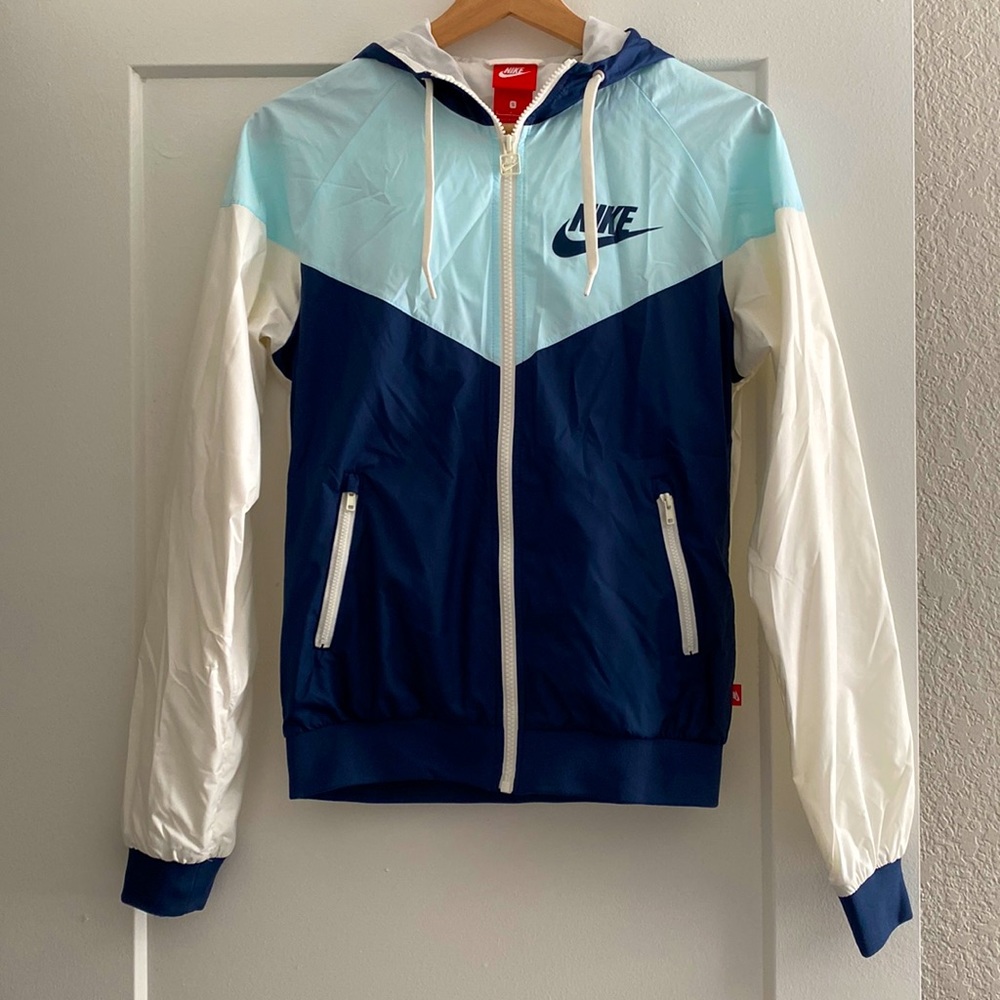 Nike women’s rain jacket. Size S.